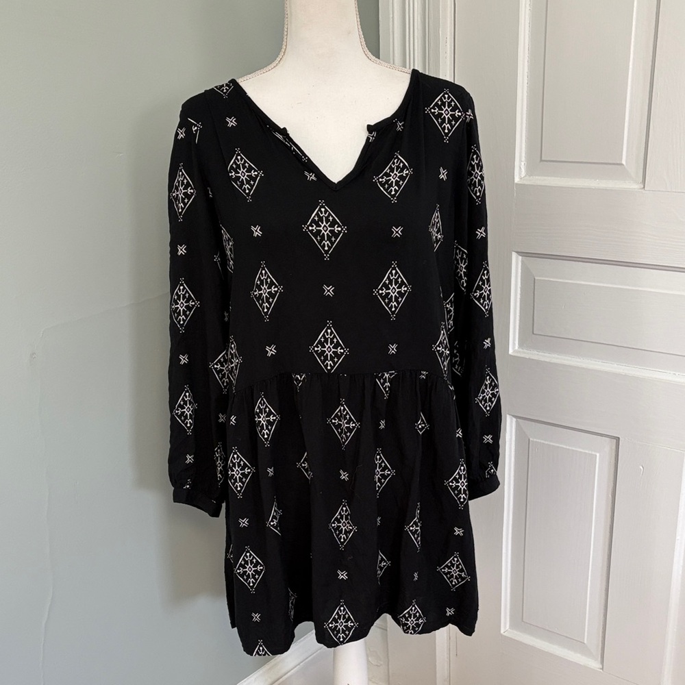 Roxy Black Dress with White Geometric Patterns Tunic Length‎ Size Medium